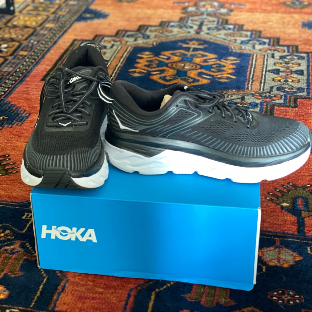 HOKA Bondi 7 size 8 running shoe in black